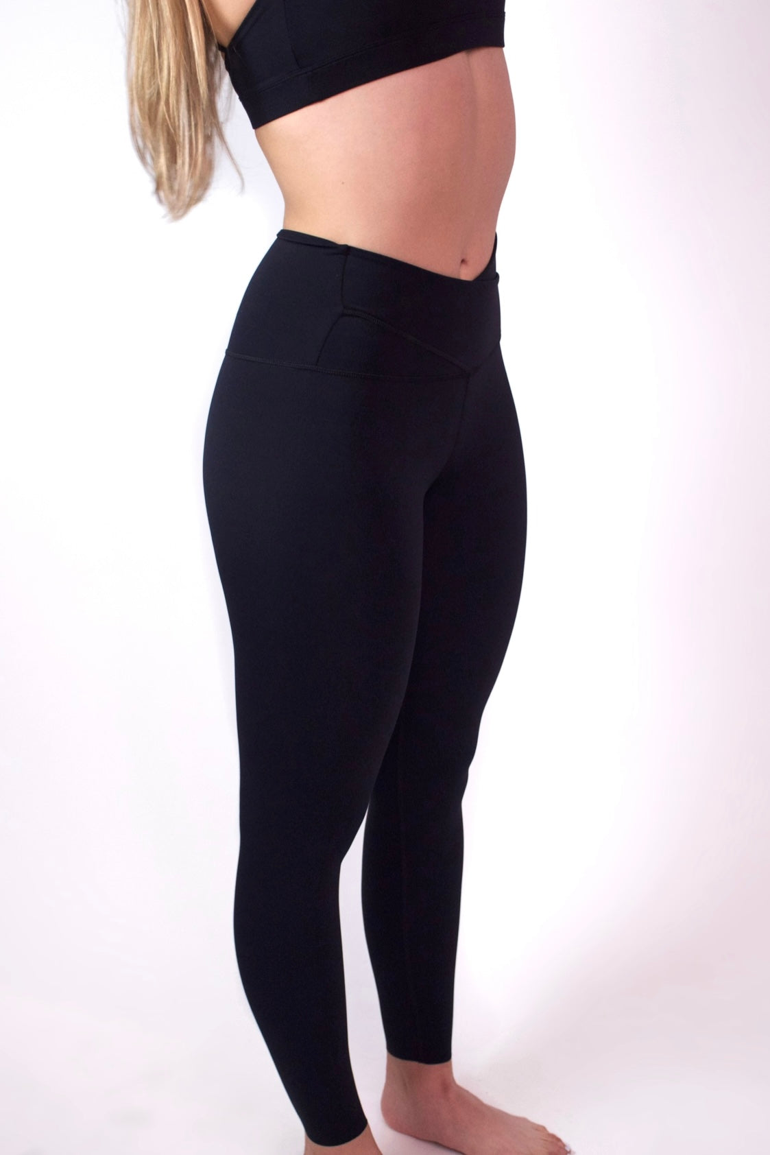 Black V Leggings